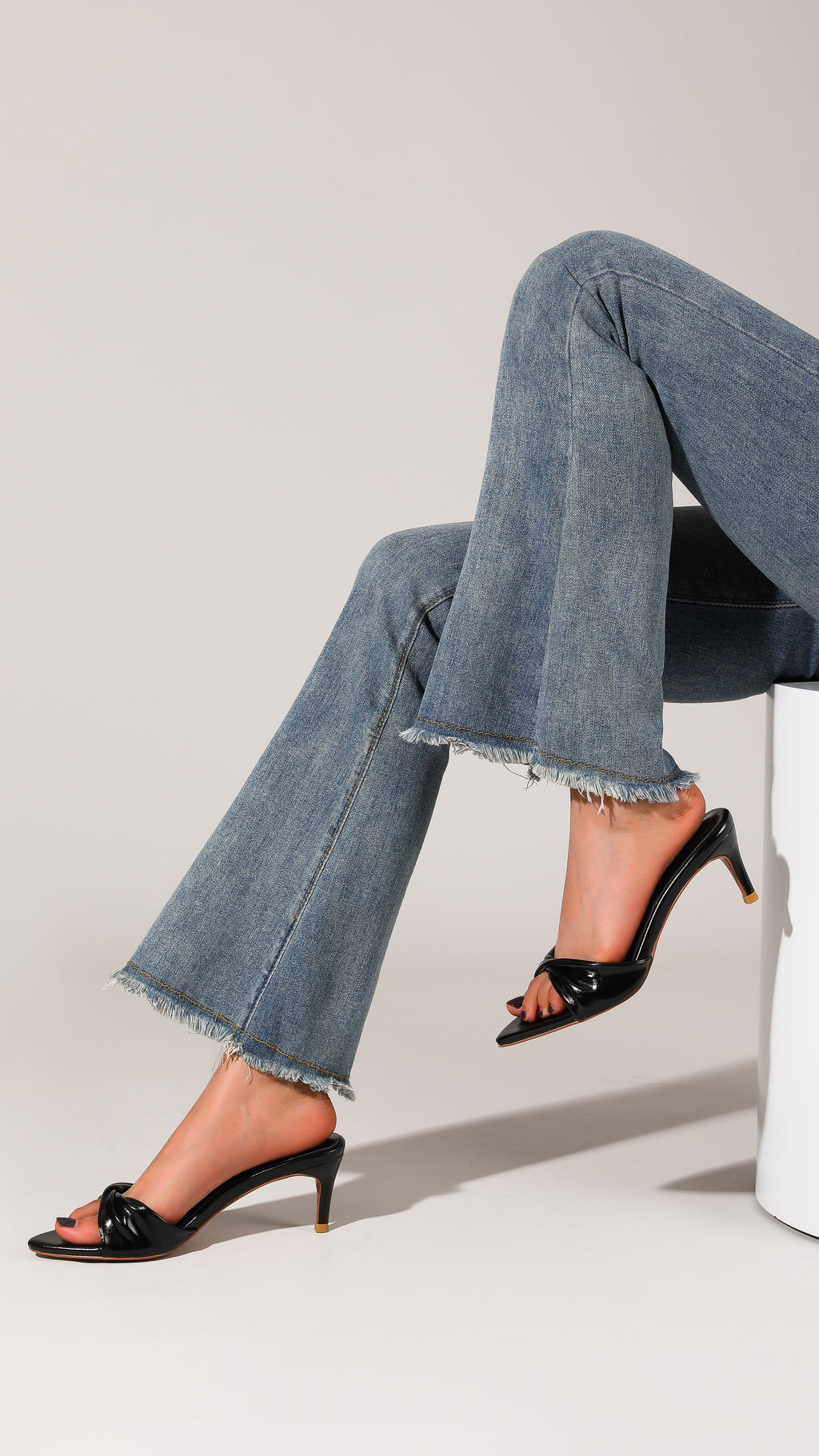 Luminous in Black (05)